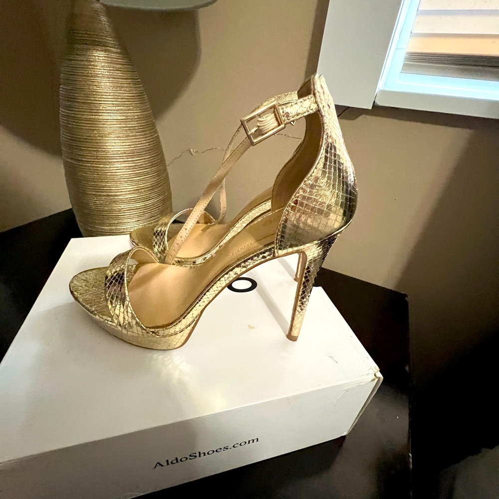 Aldo Gold Pattern Platform Madalene Strappy Sandals, Size 8 - EUC w. Box
